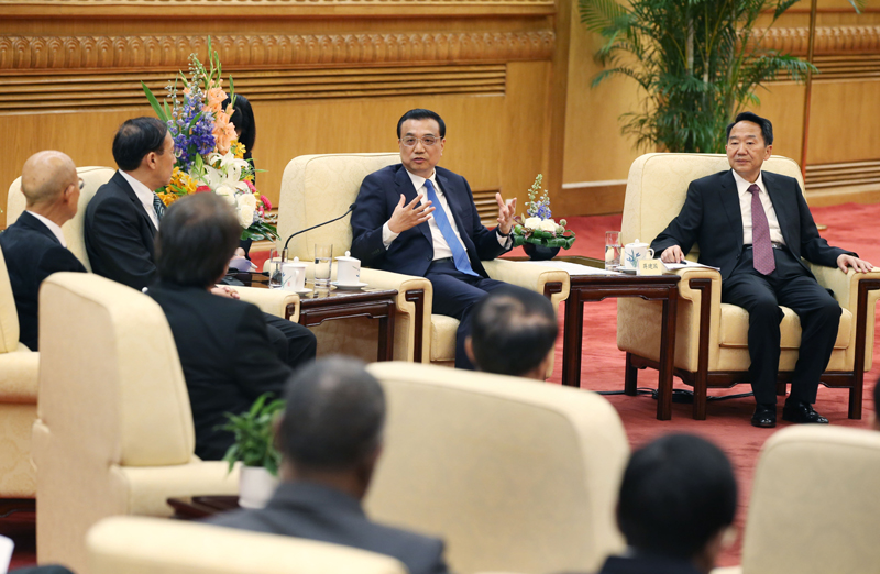 国务院总理李克强31日下午与出席亚洲新闻联盟年会的各国媒体负责人座谈。