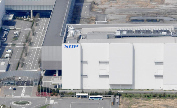 鸿海有意将与夏普合资公司SDP转变为子公司 投资521亿日元